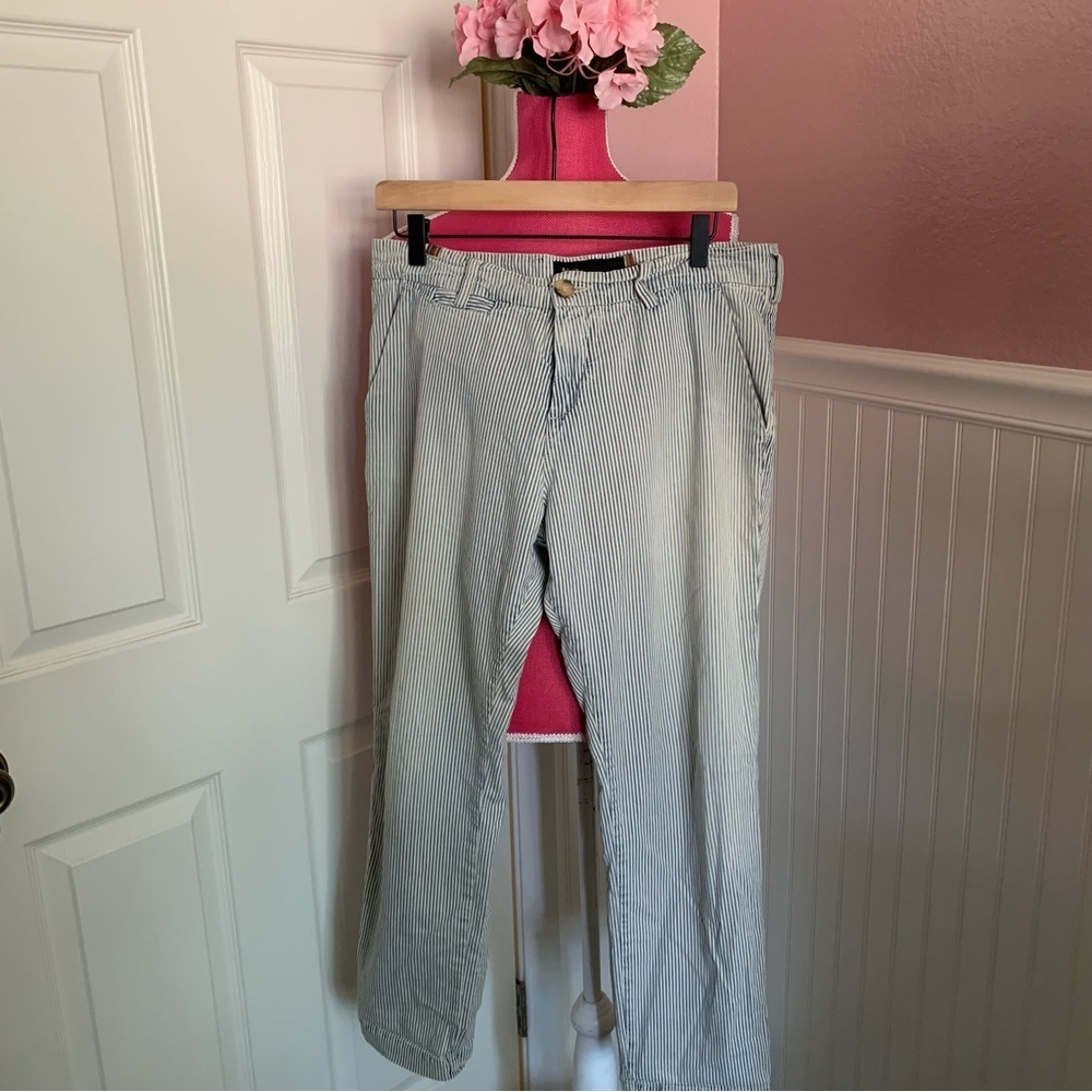 Women’s Striped Distressed Notify Pants, size 29